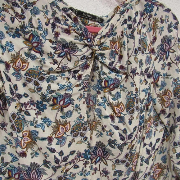Zara Trafaluc Floral Cutout Blouse Size Medium VGUC - Picture 2 of 5